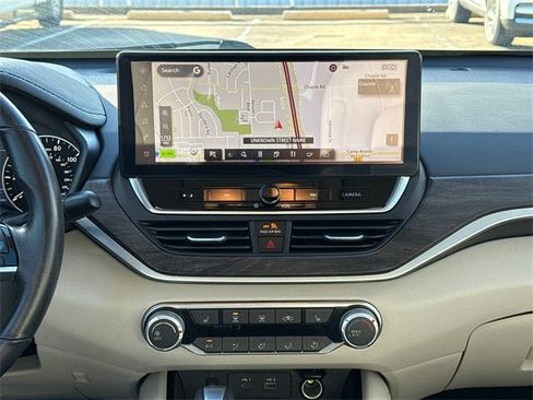 Used 2023 Nissan Altima 2.5 SV w/ SV Premium Package image 15