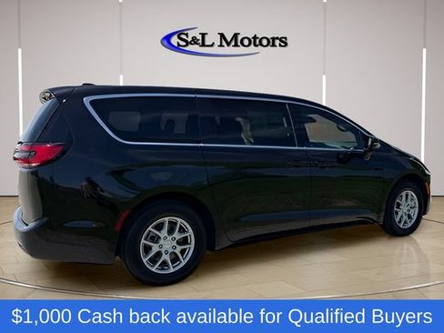 New 2027 Chrysler Pacifica Select FWD image 12