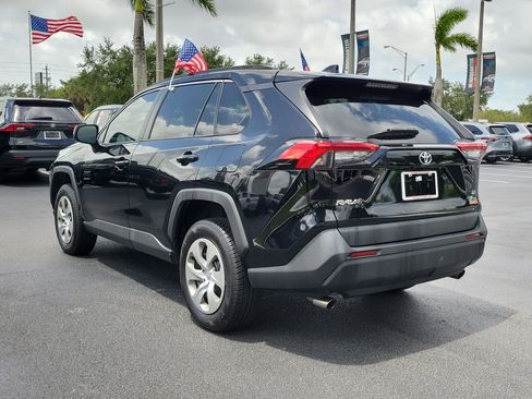 Used 2021 Toyota RAV4 LE FWD image 9