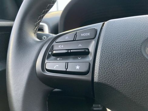 Used 2025 Hyundai Venue SEL image 14