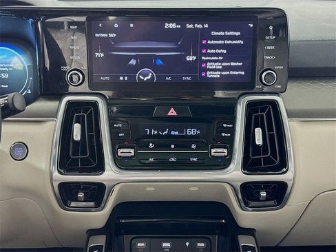 Used 2023 Kia Sorento SX image 16