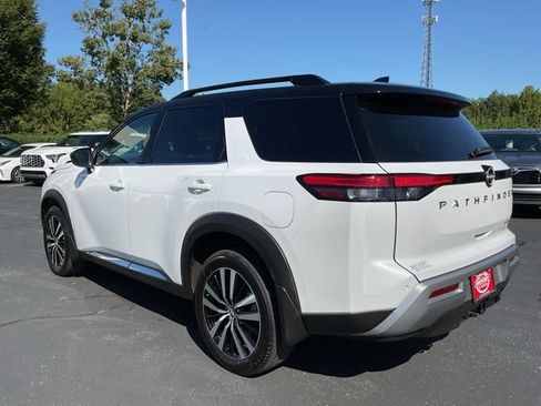 Used 2025 Nissan Pathfinder Platinum AWD/4WD image 15