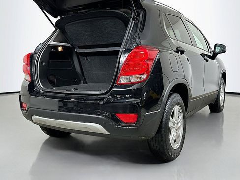 Used 2022 Chevrolet Trax LT w/ LT Convenience Package image 25