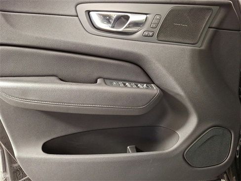 Used 2019 Volvo XC60 T6 Momentum w/ Multimedia Package image 13