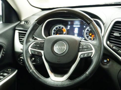 Used 2016 Jeep Cherokee Overland w/ Technology Group image 21