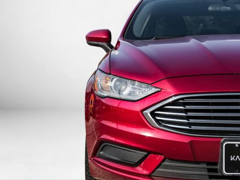 Used 2018 Ford Fusion SE w/ Fusion SE Technology Package image 44