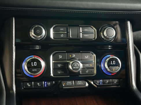 Used 2023 GMC Yukon Denali Ultimate AWD/4WD image 10