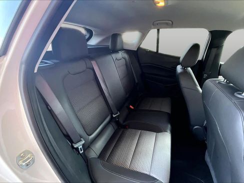 Used 2025 Chevrolet Trax LT w/ Driver Confidence Package FWD image 19