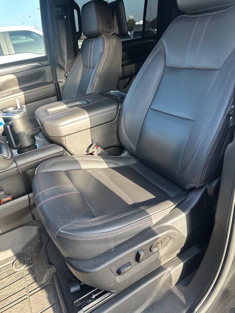 Used 2023 Chevrolet Suburban RST w/ Luxury Package AWD/4WD image 5
