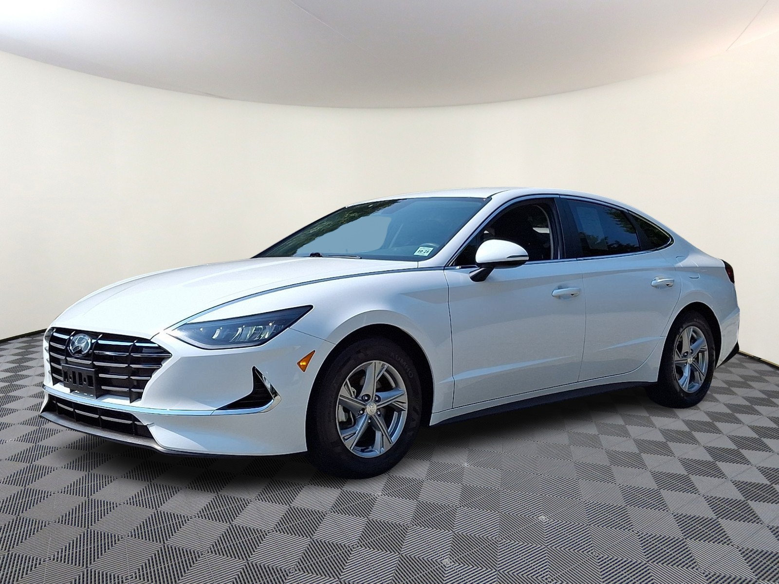 Used 2023 Hyundai Sonata SE w/ Preferred Accessory Package FWD image 3