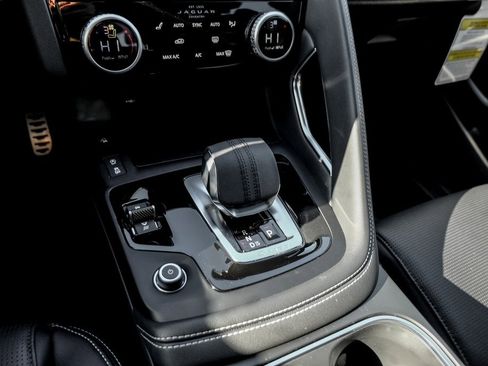 New 2024 Jaguar E-PACE R-Dynamic SE image 14