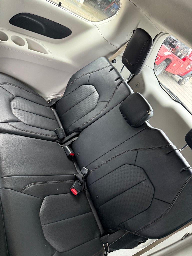 Used 2019 Chrysler Pacifica Touring-L FWD image 21