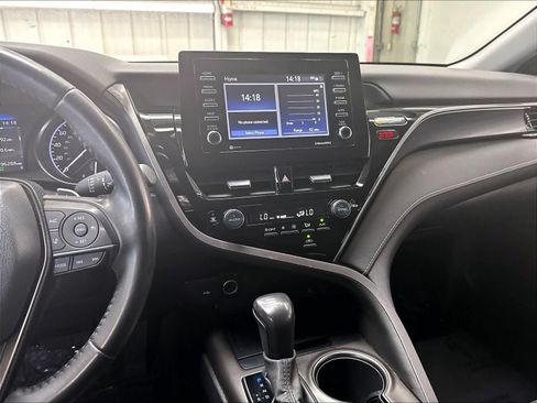 Used 2022 Toyota Camry SE w/ Convenience Package FWD image 12