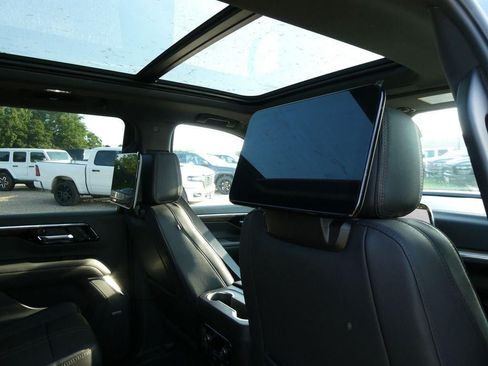 New 2026 Chevrolet Suburban High Country AWD/4WD image 14