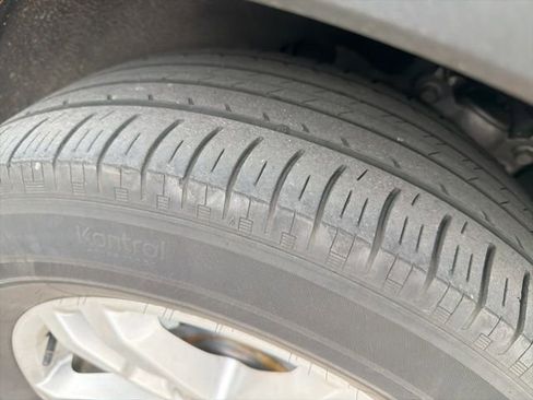 Used 2023 Ford Explorer XLT w/ Equipment Group 202A image 8