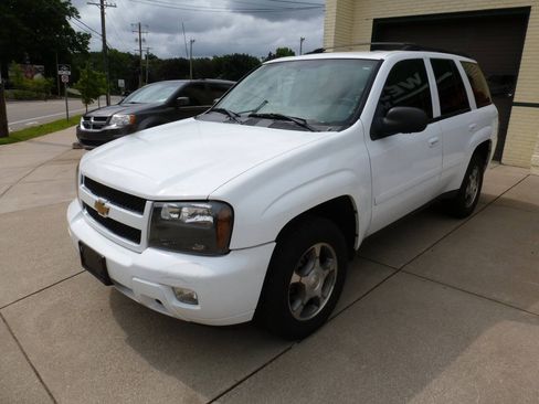 Used 2009 Chevrolet TrailBlazer LT w/ Skid Plate Package AWD/4WD image 4