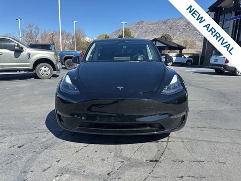 Used 2024 Tesla Model Y Performance AWD/4WD image 2