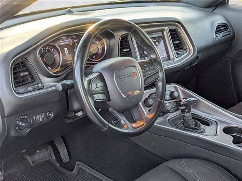 Used 2022 Dodge Challenger SXT image 9