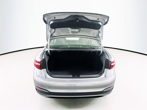 Used 2024 Volkswagen Jetta SE image 27