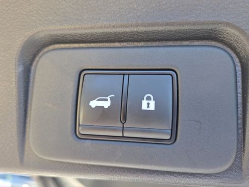 Used 2025 Nissan Rogue SV FWD image 12