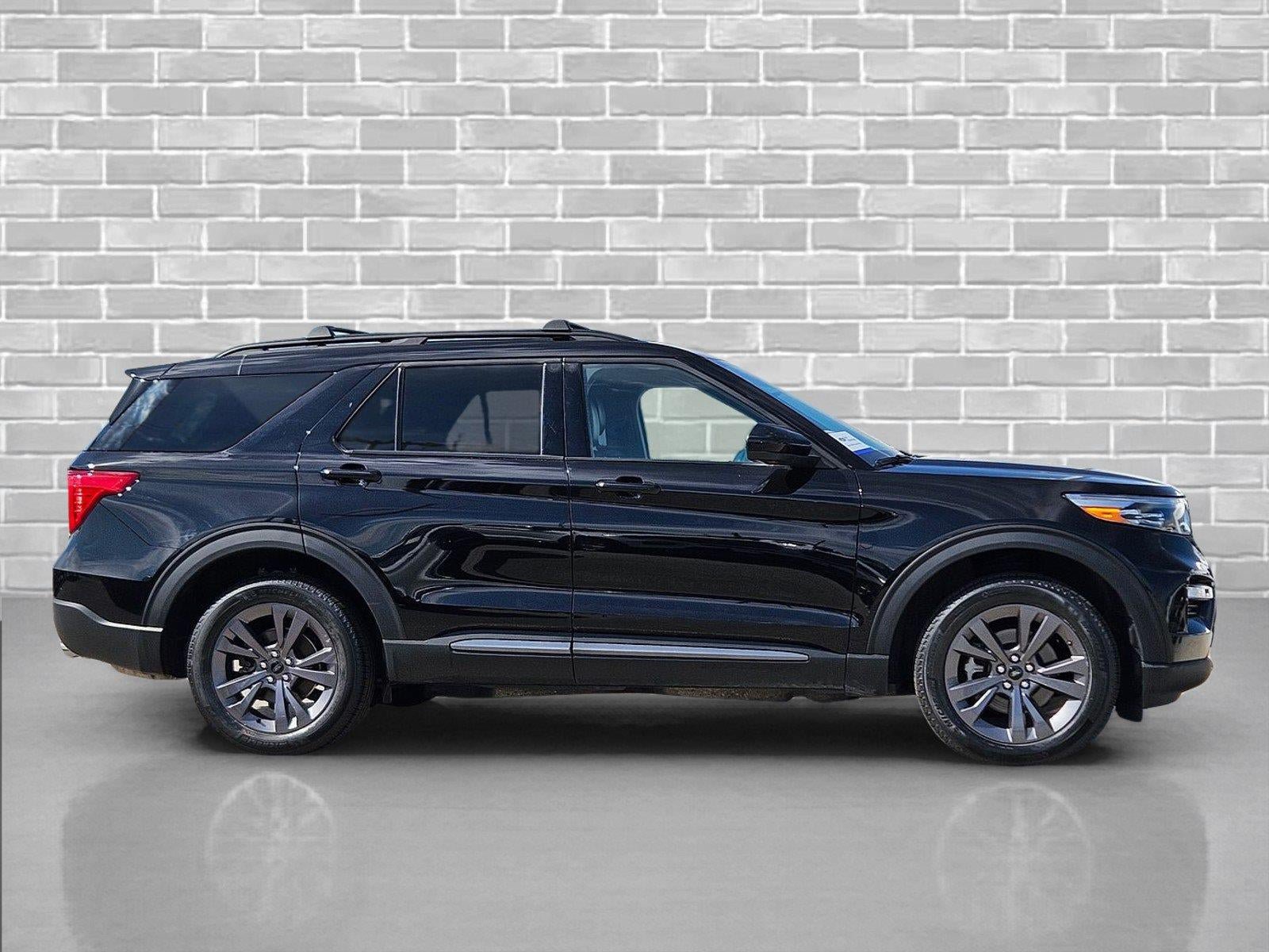Used 2024 Ford Explorer XLT w/ Equipment Group 202A AWD/4WD image 4