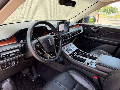 Certified 2023 Lincoln Aviator Reserve w/ Elements Package Plus AWD/4WD image 10