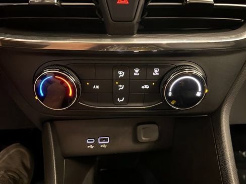Certified 2026 Buick Encore GX Preferred AWD/4WD image 19