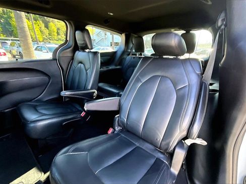 Used 2019 Chrysler Pacifica Touring Plus w/ S Appearance Package image 15