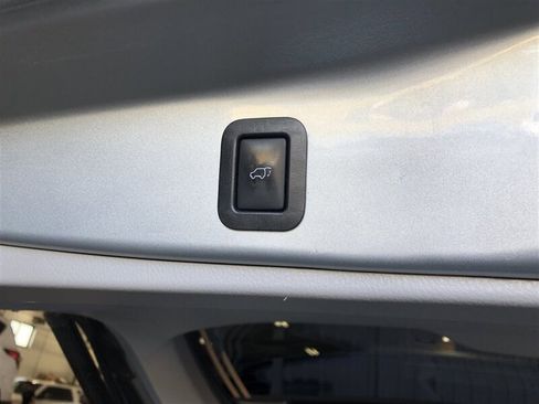 Used 2018 Toyota Highlander XLE image 34