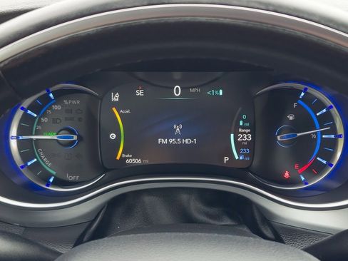 Used 2020 Chrysler Pacifica Limited w/ Advanced Safetytec Group image 18