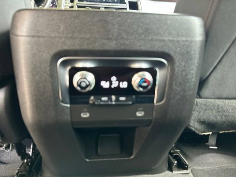 Used 2023 GMC Yukon SLE RWD image 13
