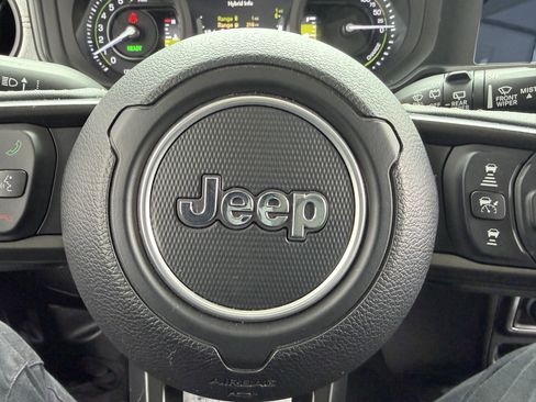 Used 2025 Ford Explorer ST image 41