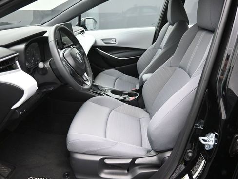 Used 2025 Toyota Corolla SE image 21