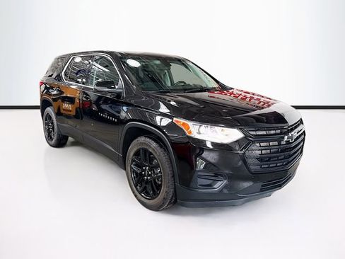 Used 2021 Chevrolet Traverse LS w/ LPO, Black Accent Package FWD image 3