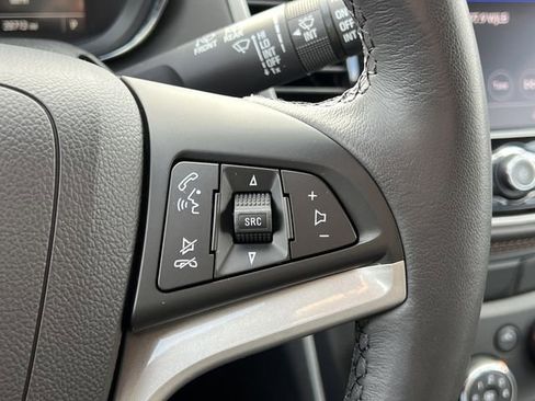 Used 2022 Chevrolet Trax LT w/ LT Convenience Package image 22