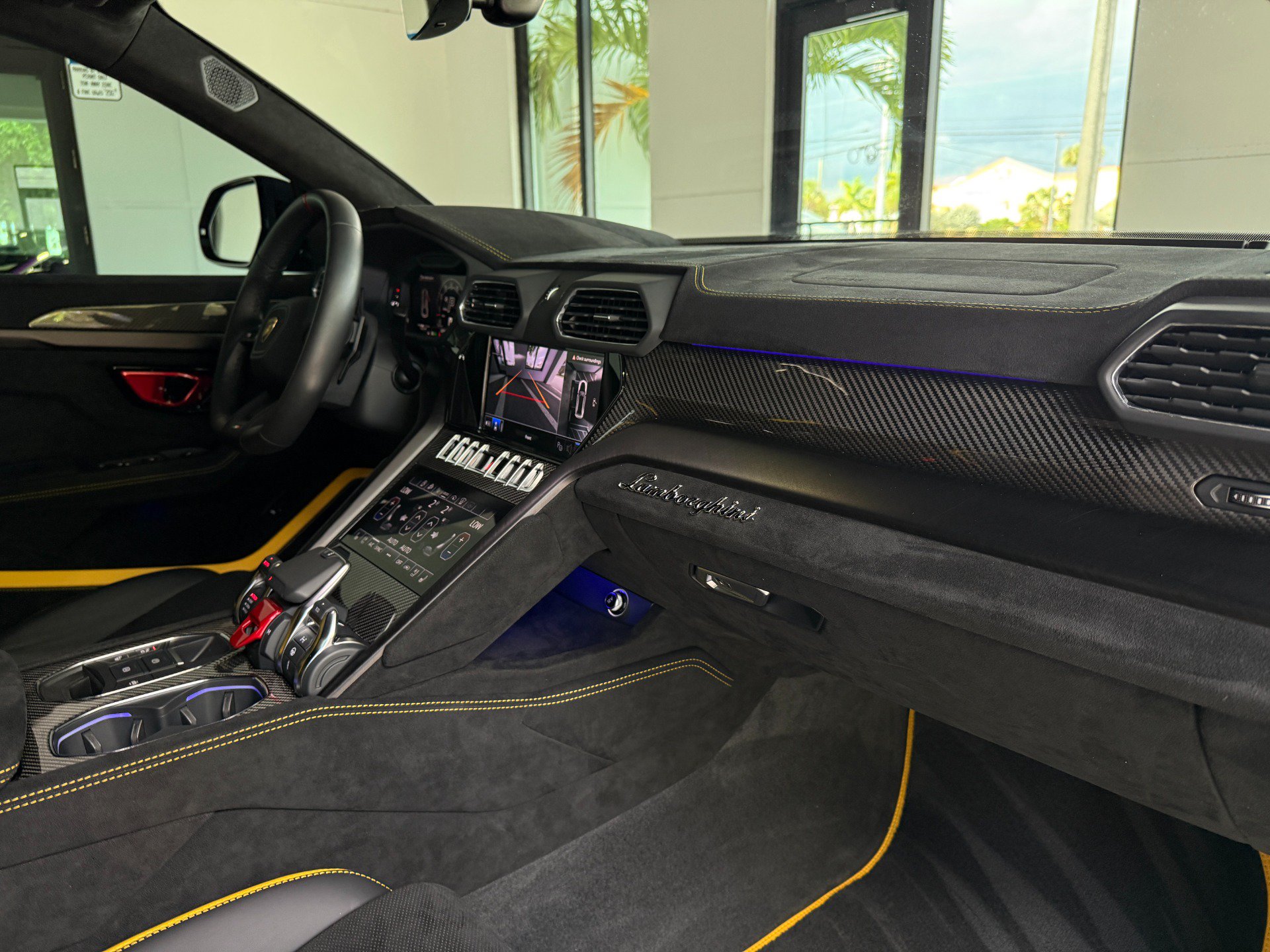 Used 2024 Lamborghini Urus Performante AWD/4WD image 30