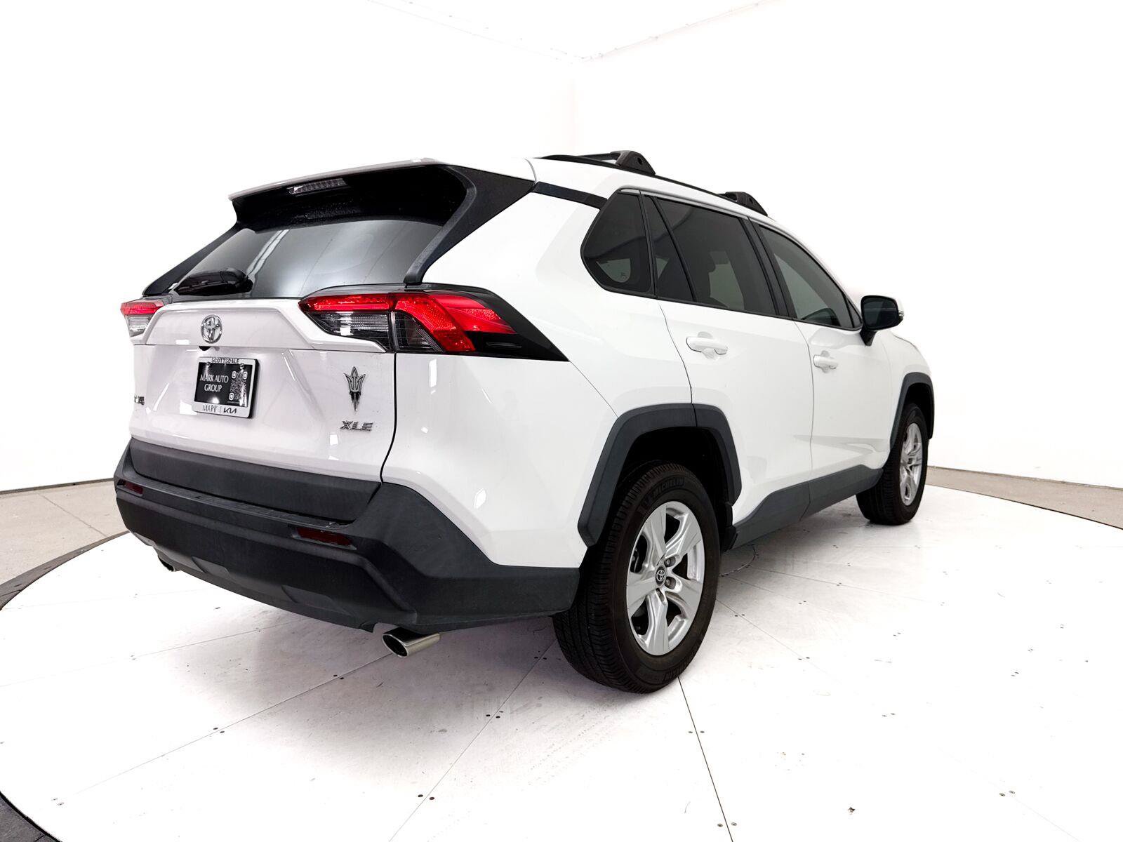 Used 2020 Toyota RAV4 XLE w/ Convenience Package FWD image 18