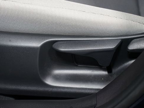 Used 2025 Toyota Corolla LE image 30