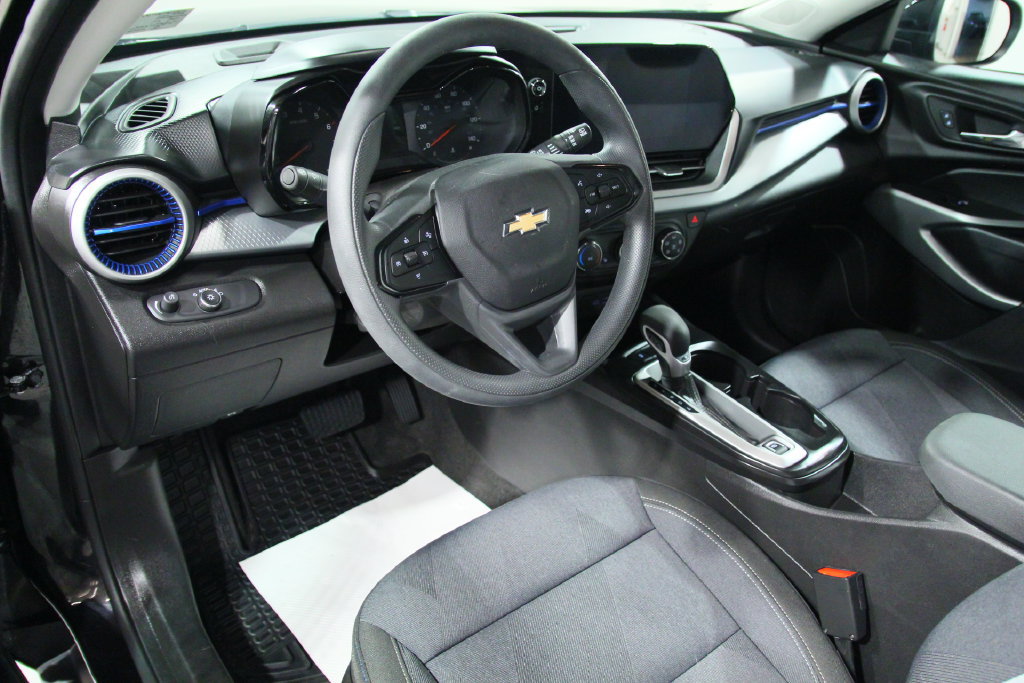 Used 2025 Chevrolet Trax LS w/ LS Convenience Package FWD image 4