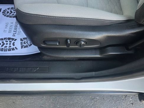 Used 2020 Chevrolet Equinox LT FWD image 21