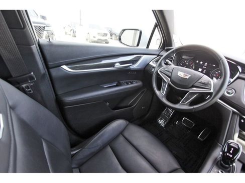 Certified 2024 Cadillac XT5 Sportv w/ Technology Package image 8