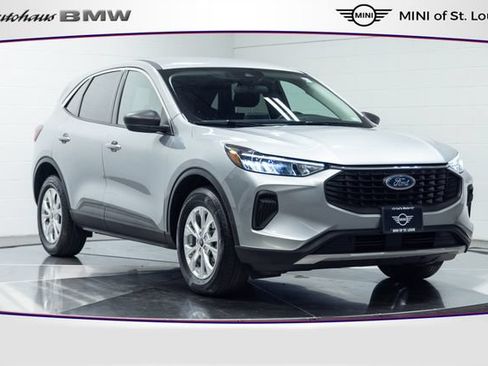 Used 2023 Ford Escape Active AWD/4WD image 1