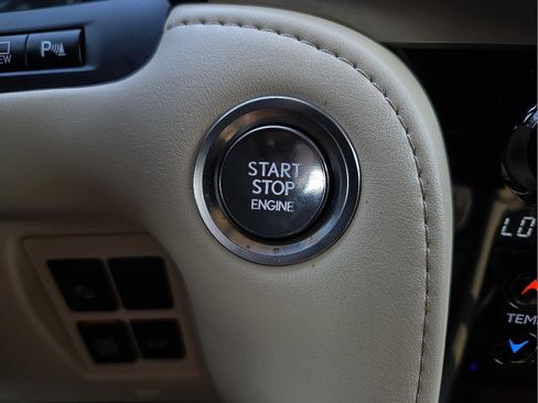 Used 2020 Lexus LX 570 4WD w/ Luxury Package image 20