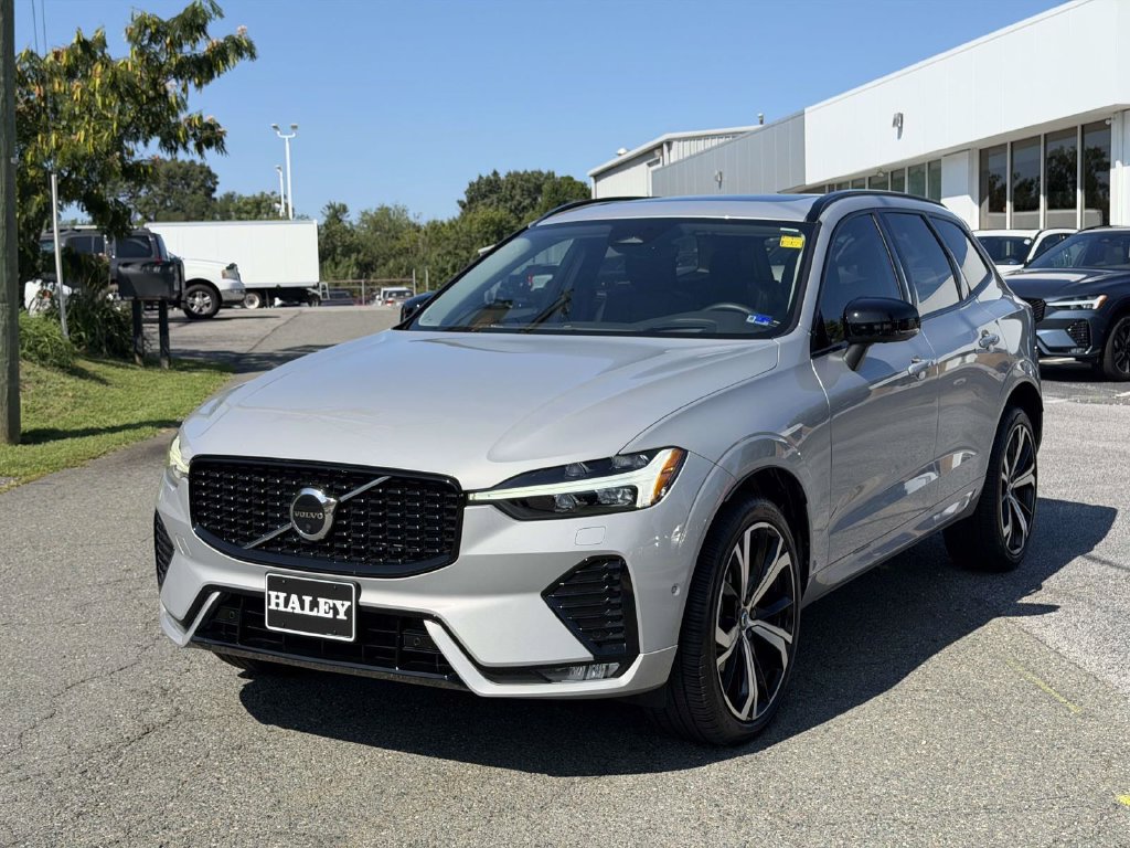 Used 2023 Volvo XC60 B5 Ultimate w/ Climate Package FWD image 23