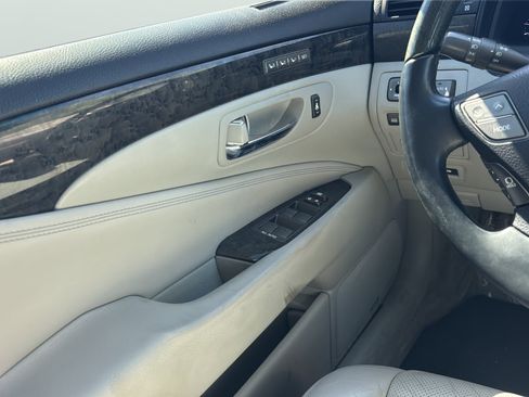 Used 2012 Lexus LS 460 w/ Comfort Pkg RWD image 20