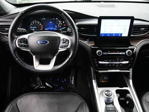Used 2022 Ford Explorer Limited w/ Equipment Group 301A AWD/4WD image 6