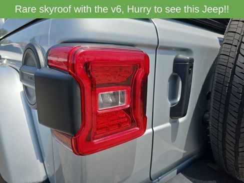 Used 2024 Jeep Wrangler Unlimited Sahara AWD/4WD image 42