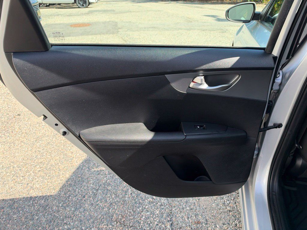 Used 2019 Kia Forte LXS FWD image 17