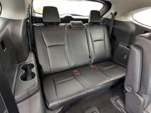 Used 2023 Toyota Highlander XLE image 21