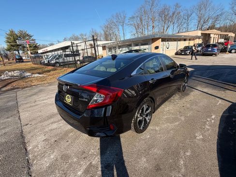Used 2018 Honda Civic Touring image 5